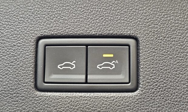 Миниатюра 12 Volkswagen Touareg 2019