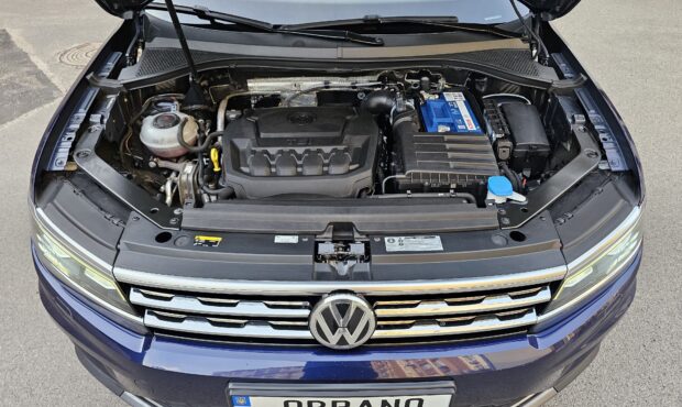 Миниатюра 12 Volkswagen Tiguan 2018
