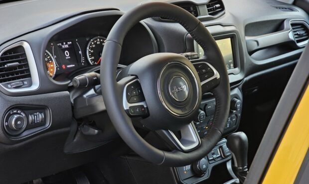 Миниатюра 20 Jeep Renegade 2018