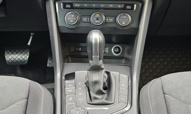 Миниатюра 28 Volkswagen Tiguan 2018