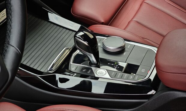 Миниатюра 33 BMW X3 2022