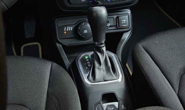 Миниатюра 35 Jeep Renegade 2018