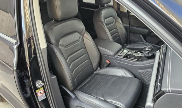 Миниатюра 43 Volkswagen Touareg 2019