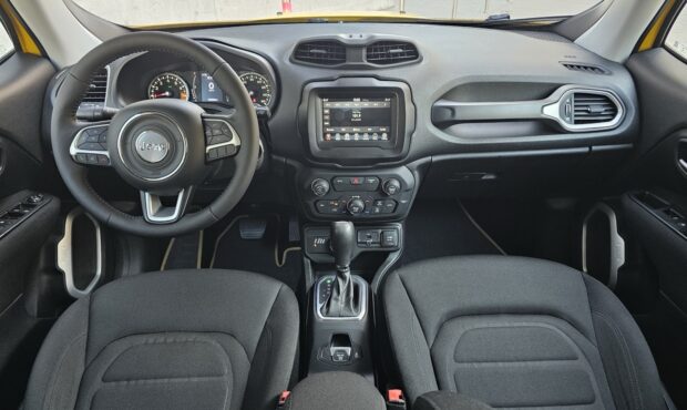 Миниатюра 48 Jeep Renegade 2018