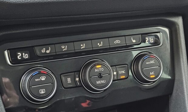 Миниатюра 50 Volkswagen Tiguan 2019