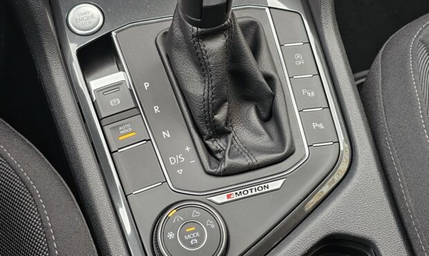 Миниатюра 50 Volkswagen Tiguan 2019