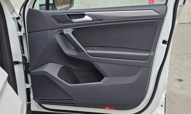 Миниатюра 52 Volkswagen Tiguan 2019