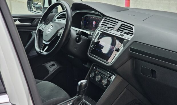 Миниатюра 54 Volkswagen Tiguan 2019