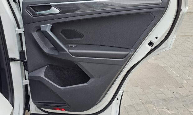 Миниатюра 55 Volkswagen Tiguan 2019