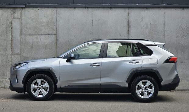Миниатюра 2 Toyota RAV4 2019