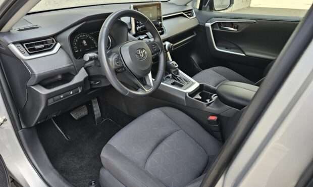 Миниатюра 24 Toyota RAV4 2019