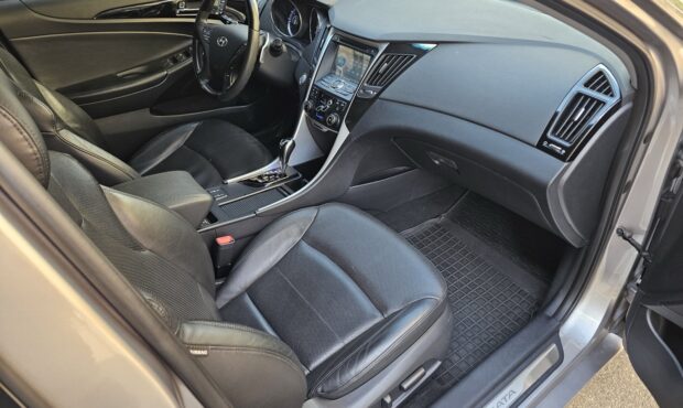 Миниатюра 38 Hyundai Sonata 2010