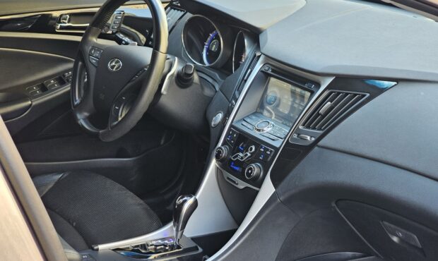 Миниатюра 39 Hyundai Sonata 2010