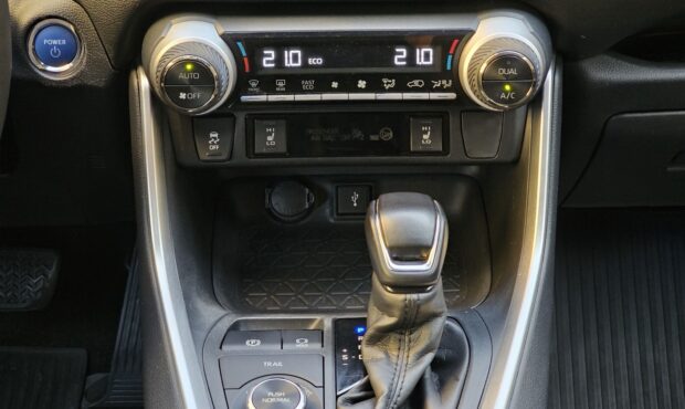 Миниатюра 29 Toyota RAV4 2.5 Hybrid AWD 2021