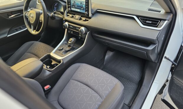 Миниатюра 30 Toyota RAV4 2.5 Hybrid AWD 2021