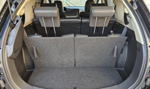 Миниатюра 14 Mitsubishi Outlander 2019