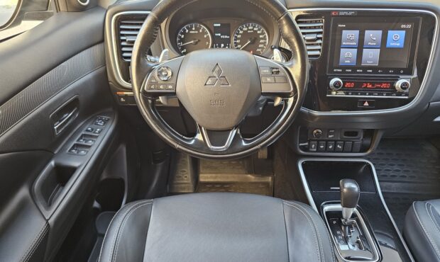 Миниатюра 25 Mitsubishi Outlander 2019