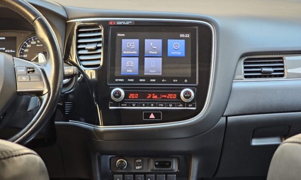 Миниатюра 28 Mitsubishi Outlander 2019