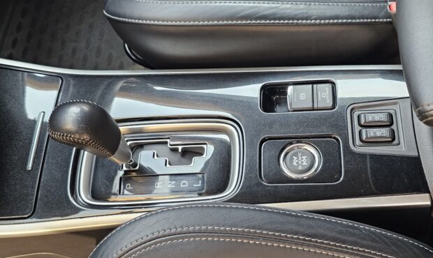 Миниатюра 33 Mitsubishi Outlander 2019