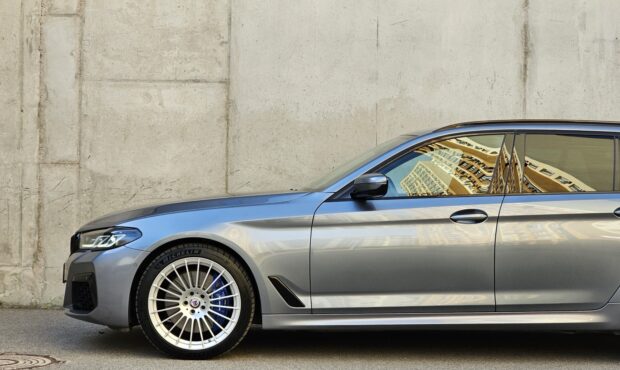 Миниатюра 9 BMW 5 2019 3.0