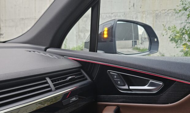 Миниатюра 54 Audi Q7 2016