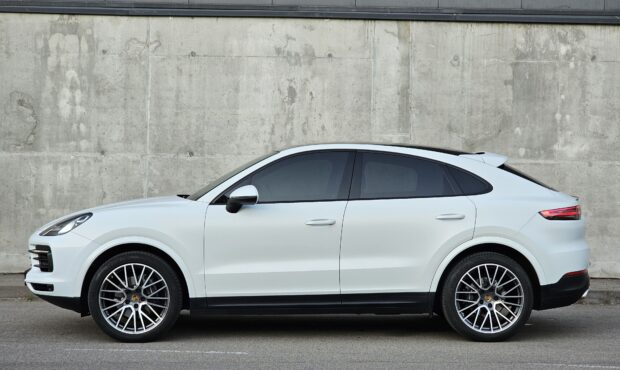 Миниатюра 2 Porsche Cayenne Coupe 2019