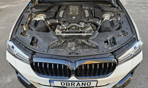 Миниатюра 33 BMW M550i xDrive 2020