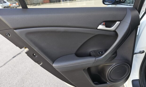 Миниатюра 35 Honda Accord 2012