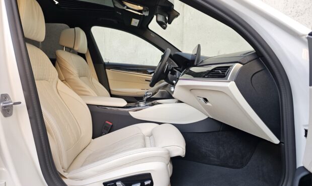 Миниатюра 73 BMW M550i xDrive 2020